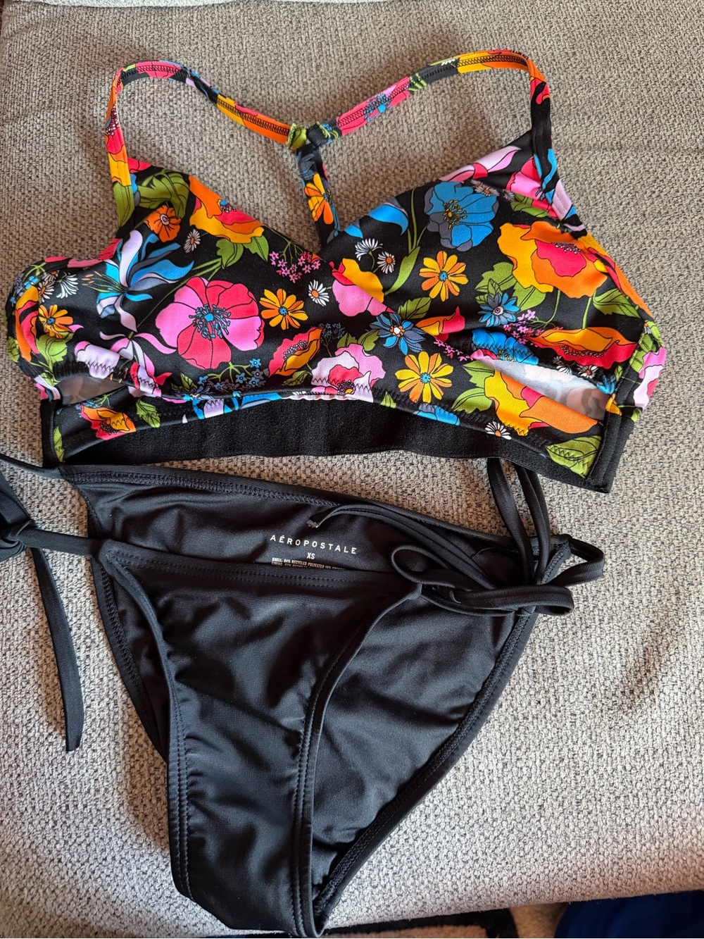 2 beautiful swim pieces Top pink size S bottom Aero size XS
